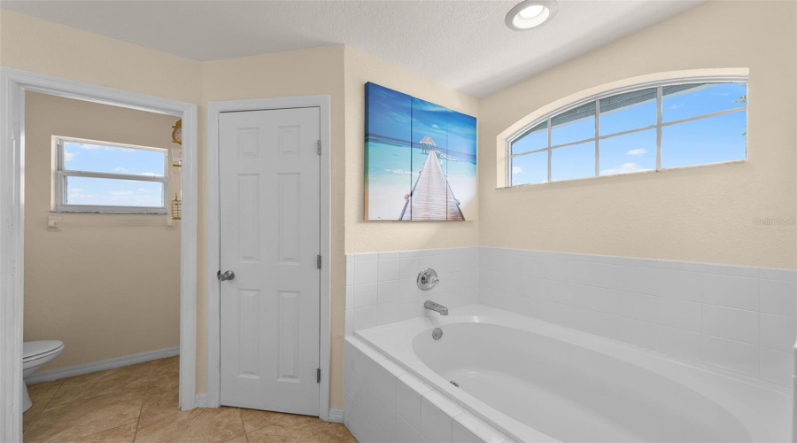 DAVENPORT, Florida 33837, 4 Bedrooms Bedrooms, ,2 BathroomsBathrooms,Residential,For Sale,WINSOR,0,MFRO6322645