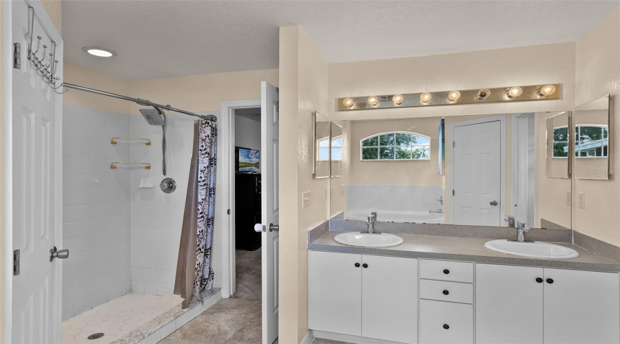 DAVENPORT, Florida 33837, 4 Bedrooms Bedrooms, ,2 BathroomsBathrooms,Residential,For Sale,WINSOR,0,MFRO6322645