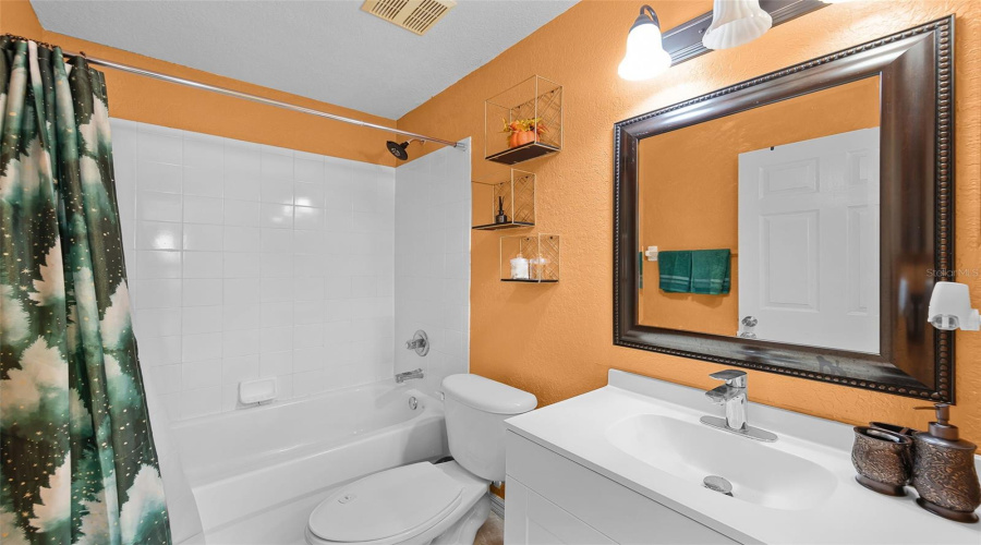 DAVENPORT, Florida 33837, 4 Bedrooms Bedrooms, ,2 BathroomsBathrooms,Residential,For Sale,WINSOR,0,MFRO6322645