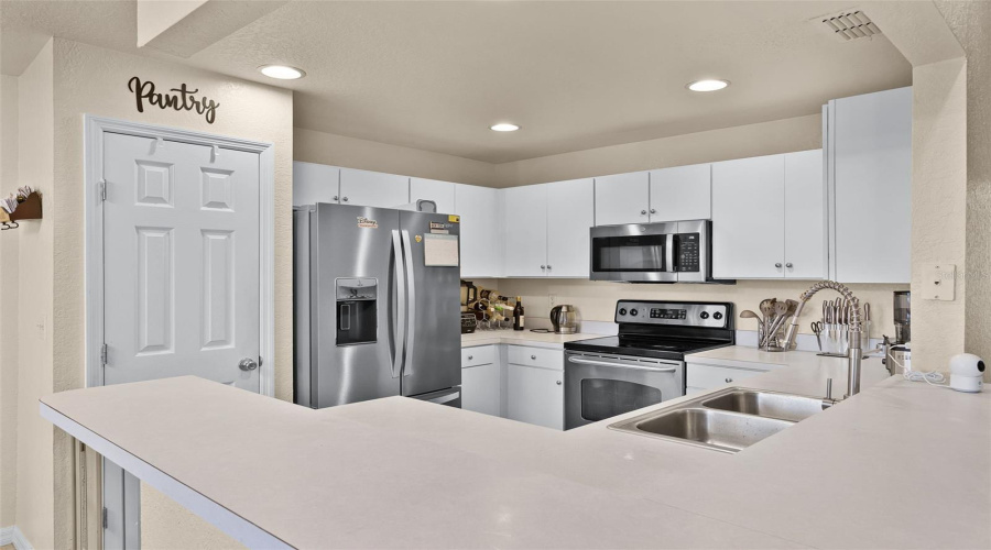 DAVENPORT, Florida 33837, 4 Bedrooms Bedrooms, ,2 BathroomsBathrooms,Residential,For Sale,WINSOR,0,MFRO6322645