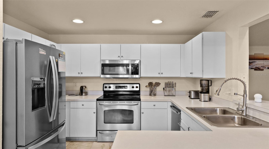 DAVENPORT, Florida 33837, 4 Bedrooms Bedrooms, ,2 BathroomsBathrooms,Residential,For Sale,WINSOR,0,MFRO6322645