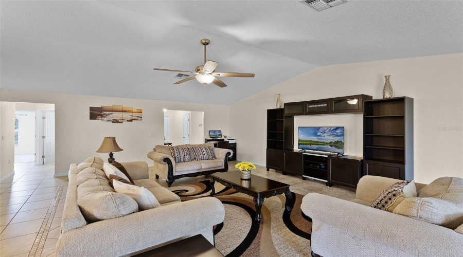DAVENPORT, Florida 33837, 4 Bedrooms Bedrooms, ,2 BathroomsBathrooms,Residential,For Sale,WINSOR,0,MFRO6322645