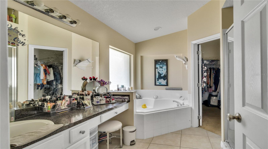 KISSIMMEE, Florida 34746, 5 Bedrooms Bedrooms, ,3 BathroomsBathrooms,Residential,For Sale,LAKE BERKLEY,0,MFRO6321335