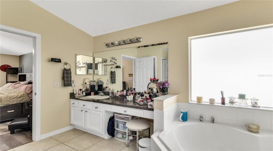 KISSIMMEE, Florida 34746, 5 Bedrooms Bedrooms, ,3 BathroomsBathrooms,Residential,For Sale,LAKE BERKLEY,0,MFRO6321335