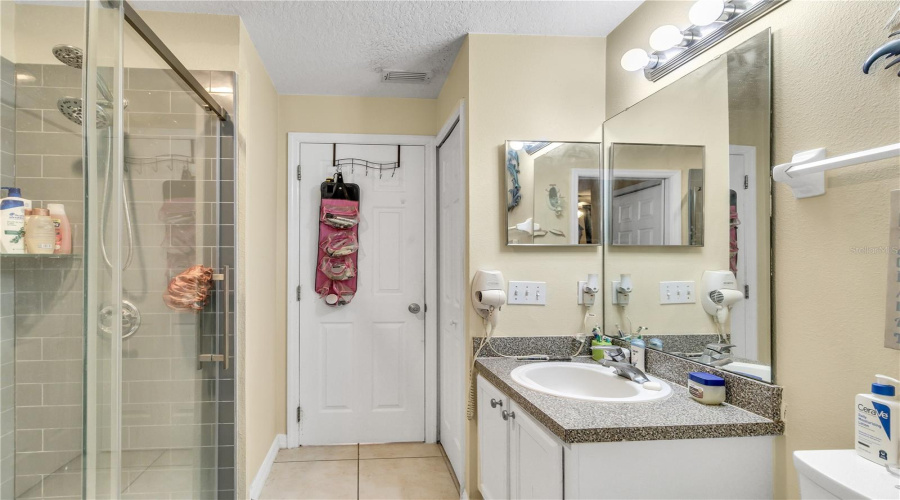 KISSIMMEE, Florida 34746, 5 Bedrooms Bedrooms, ,3 BathroomsBathrooms,Residential,For Sale,LAKE BERKLEY,0,MFRO6321335