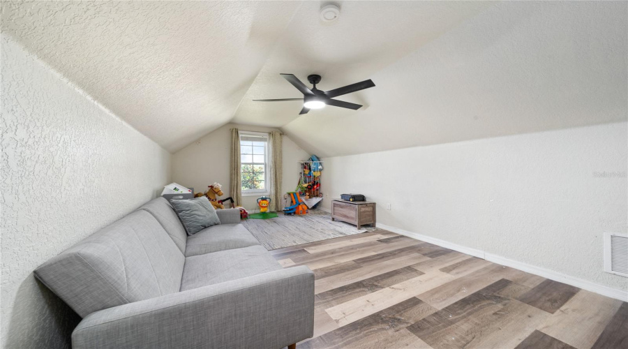 Extra Room (Upstairs)