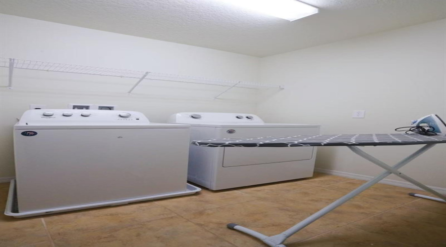 KISSIMMEE, Florida 34747, 5 Bedrooms Bedrooms, ,4 BathroomsBathrooms,Residential,For Sale,NICE,0,MFRO6323096