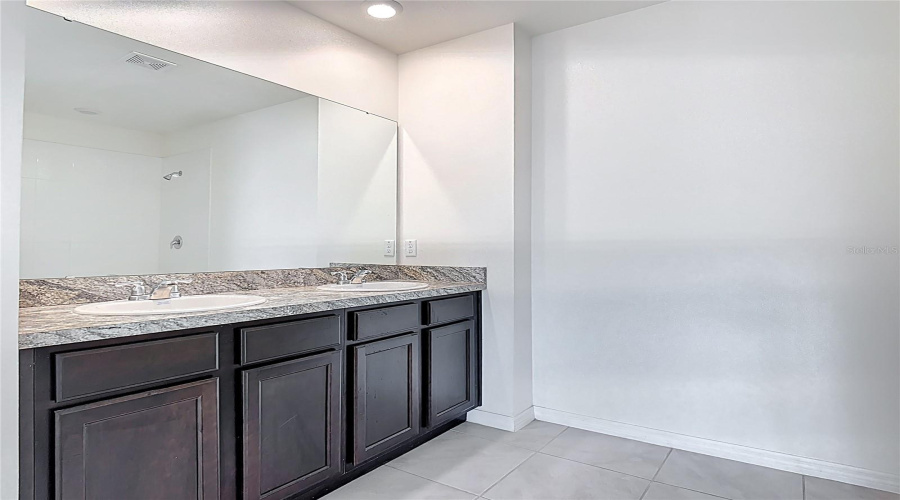 DAVENPORT, Florida 33837, 5 Bedrooms Bedrooms, ,3 BathroomsBathrooms,Residential,For Sale,POST OAK,0,MFRO6322909