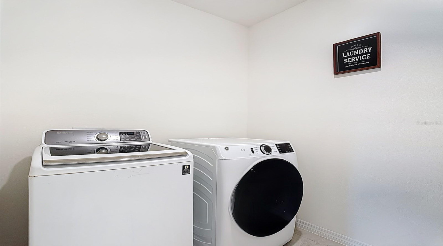 DAVENPORT, Florida 33837, 5 Bedrooms Bedrooms, ,3 BathroomsBathrooms,Residential,For Sale,POST OAK,0,MFRO6322909