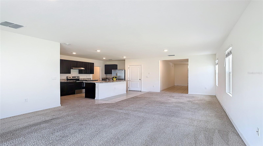 DAVENPORT, Florida 33837, 5 Bedrooms Bedrooms, ,3 BathroomsBathrooms,Residential,For Sale,POST OAK,0,MFRO6322909