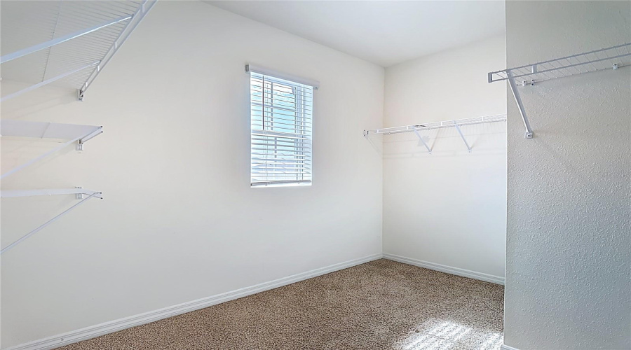 DAVENPORT, Florida 33837, 5 Bedrooms Bedrooms, ,3 BathroomsBathrooms,Residential,For Sale,POST OAK,0,MFRO6322909