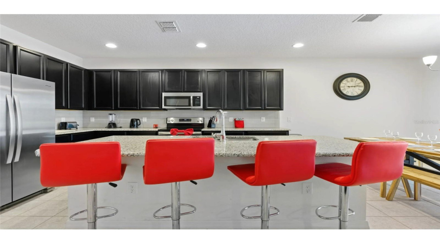 Additional casual dining seating around the center island