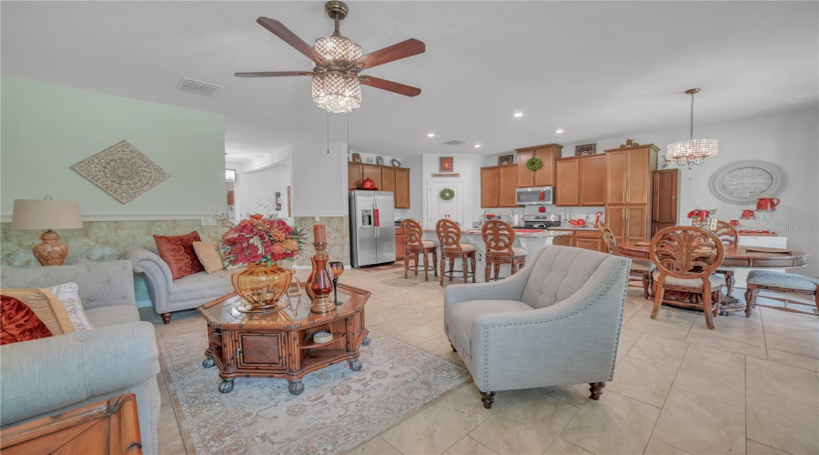 DAVENPORT, Florida 33896, 3 Bedrooms Bedrooms, ,2 BathroomsBathrooms,Residential,For Sale,SIESTA VISTA,0,MFRTB8403344