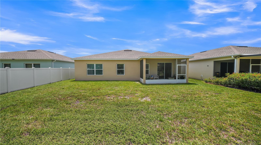 DAVENPORT, Florida 33896, 3 Bedrooms Bedrooms, ,2 BathroomsBathrooms,Residential,For Sale,SIESTA VISTA,0,MFRTB8403344