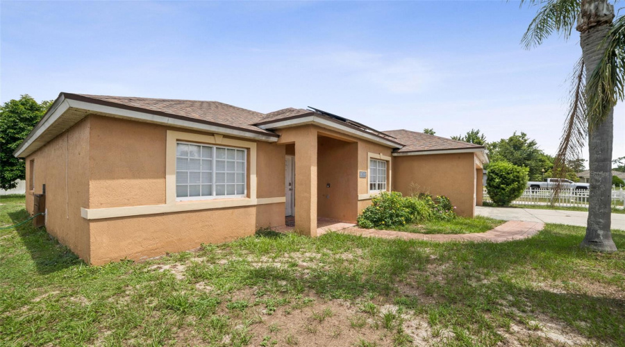 DAVENPORT, Florida 33896, 3 Bedrooms Bedrooms, ,2 BathroomsBathrooms,Residential,For Sale,PARADISE WOODS,0,MFRO6323771
