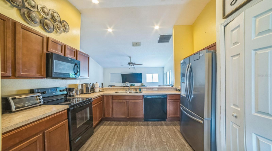 DAVENPORT, Florida 33896, 3 Bedrooms Bedrooms, ,2 BathroomsBathrooms,Residential,For Sale,PARADISE WOODS,0,MFRO6323771