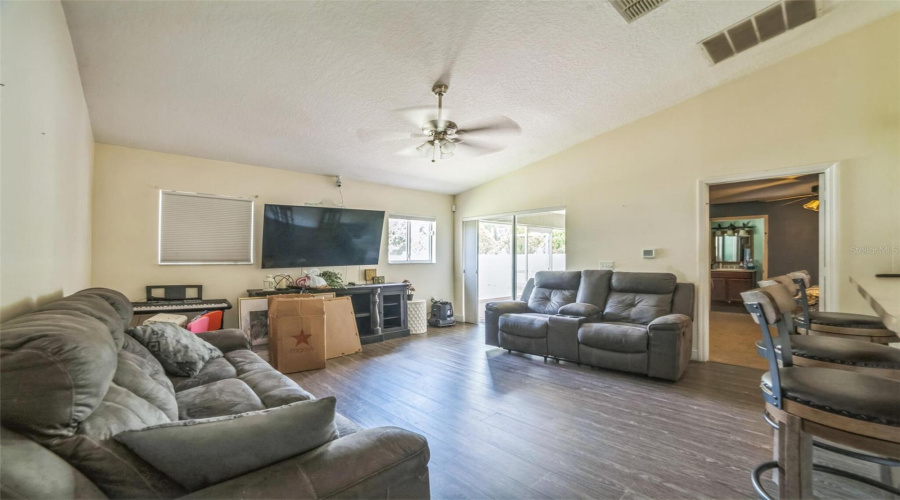 DAVENPORT, Florida 33896, 3 Bedrooms Bedrooms, ,2 BathroomsBathrooms,Residential,For Sale,PARADISE WOODS,0,MFRO6323771