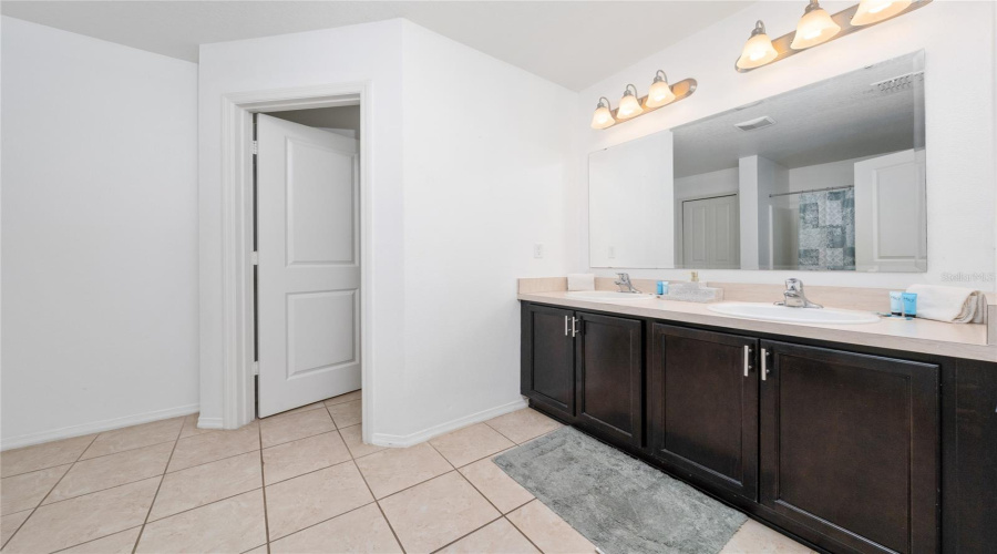 KISSIMMEE, Florida 34746, 7 Bedrooms Bedrooms, ,4 BathroomsBathrooms,Residential,For Sale,TOURMALINE,0,MFRS5130124