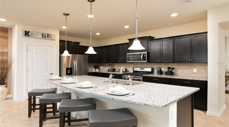 DAVENPORT, Florida 33837, 5 Bedrooms Bedrooms, ,4 BathroomsBathrooms,Residential,For Sale,TERRASONESTA,0,MFRO6323670