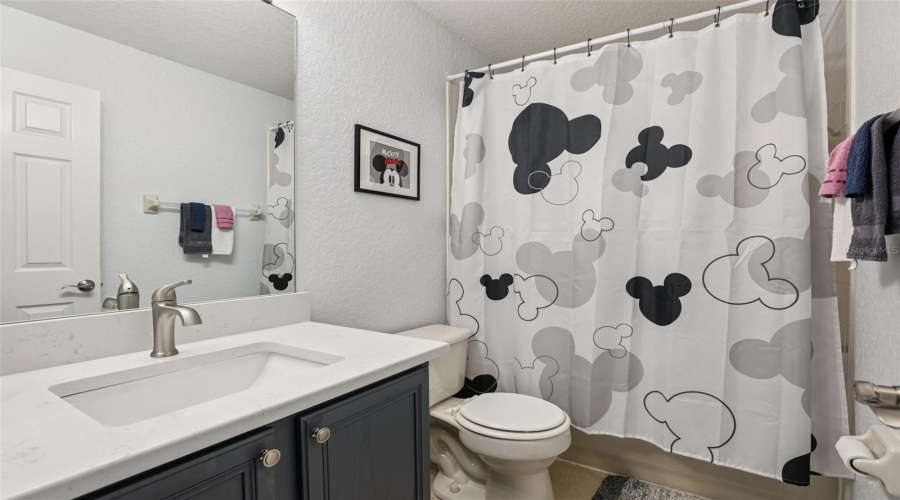 DAVENPORT, Florida 33897, 4 Bedrooms Bedrooms, ,3 BathroomsBathrooms,Residential,For Sale,CALABRIA AVENUE,0,MFRTB8400282