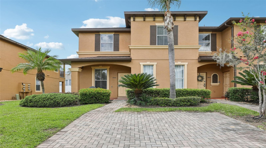 DAVENPORT, Florida 33897, 4 Bedrooms Bedrooms, ,3 BathroomsBathrooms,Residential,For Sale,CALABRIA AVENUE,0,MFRTB8400282