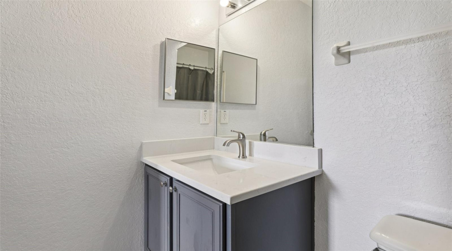 DAVENPORT, Florida 33897, 4 Bedrooms Bedrooms, ,3 BathroomsBathrooms,Residential,For Sale,CALABRIA AVENUE,0,MFRTB8400282