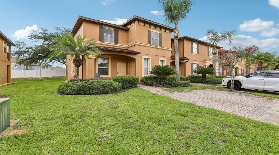 DAVENPORT, Florida 33897, 4 Bedrooms Bedrooms, ,3 BathroomsBathrooms,Residential,For Sale,CALABRIA AVENUE,0,MFRTB8400282