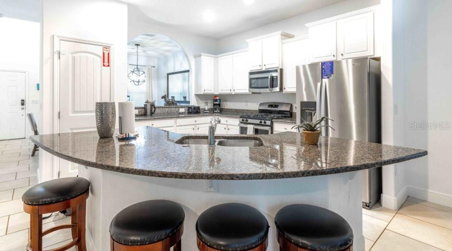 DAVENPORT, Florida 33837, 6 Bedrooms Bedrooms, ,4 BathroomsBathrooms,Residential,For Sale,OAKBOURNE,0,MFRA4656210