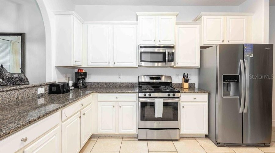 DAVENPORT, Florida 33837, 6 Bedrooms Bedrooms, ,4 BathroomsBathrooms,Residential,For Sale,OAKBOURNE,0,MFRA4656210
