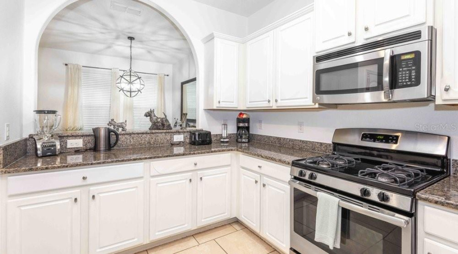 DAVENPORT, Florida 33837, 6 Bedrooms Bedrooms, ,4 BathroomsBathrooms,Residential,For Sale,OAKBOURNE,0,MFRA4656210