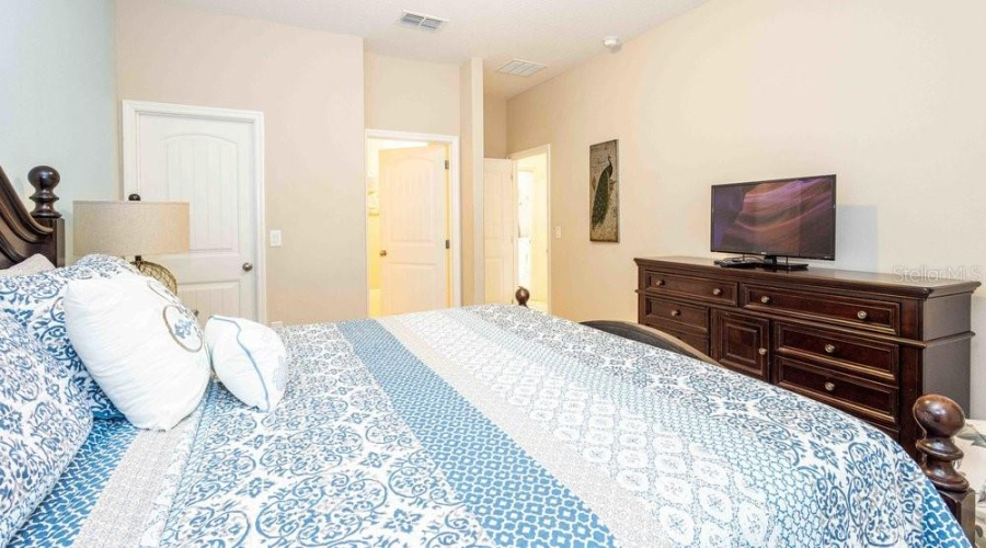 DAVENPORT, Florida 33837, 6 Bedrooms Bedrooms, ,4 BathroomsBathrooms,Residential,For Sale,OAKBOURNE,0,MFRA4656210