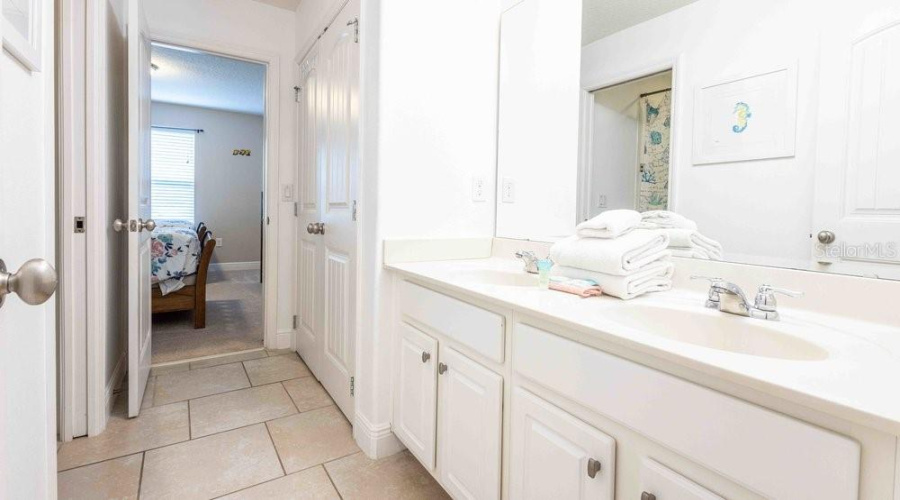 DAVENPORT, Florida 33837, 6 Bedrooms Bedrooms, ,4 BathroomsBathrooms,Residential,For Sale,OAKBOURNE,0,MFRA4656210