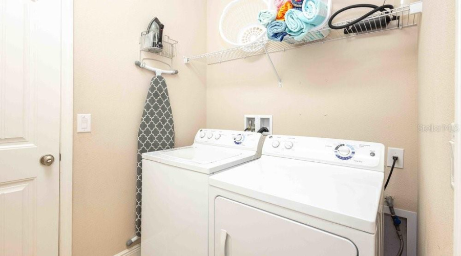 DAVENPORT, Florida 33837, 6 Bedrooms Bedrooms, ,4 BathroomsBathrooms,Residential,For Sale,OAKBOURNE,0,MFRA4656210