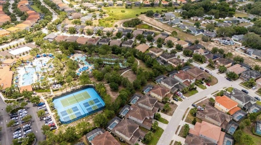 DAVENPORT, Florida 33837, 6 Bedrooms Bedrooms, ,4 BathroomsBathrooms,Residential,For Sale,OAKBOURNE,0,MFRA4656210