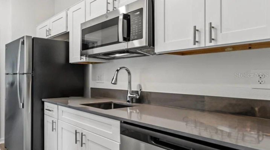 KISSIMMEE, Florida 34746, 4 Bedrooms Bedrooms, ,3 BathroomsBathrooms,Residential,For Sale,BABBLING BROOK,0,MFRS5130079