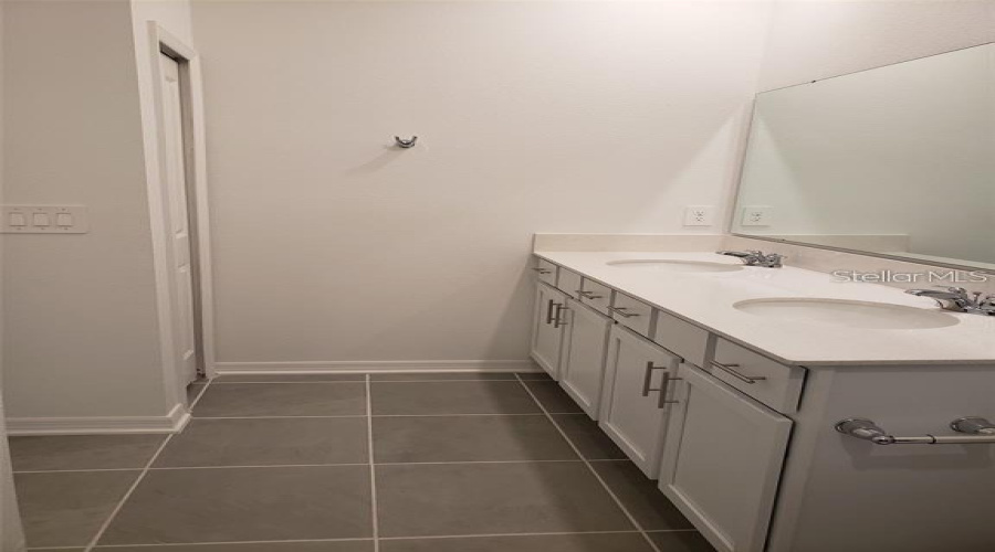KISSIMMEE, Florida 34746, 4 Bedrooms Bedrooms, ,3 BathroomsBathrooms,Residential,For Sale,BABBLING BROOK,0,MFRS5130079