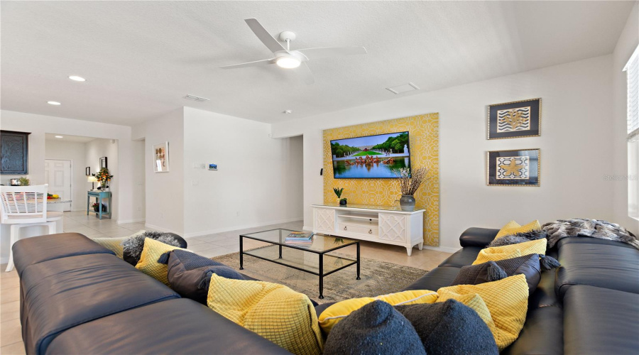 DAVENPORT, Florida 33837, 7 Bedrooms Bedrooms, ,5 BathroomsBathrooms,Residential,For Sale,OAK SHADOW,0,MFRO6324182