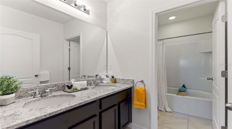 DAVENPORT, Florida 33837, 7 Bedrooms Bedrooms, ,5 BathroomsBathrooms,Residential,For Sale,OAK SHADOW,0,MFRO6324182