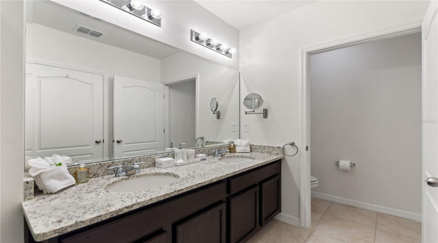 DAVENPORT, Florida 33837, 7 Bedrooms Bedrooms, ,5 BathroomsBathrooms,Residential,For Sale,OAK SHADOW,0,MFRO6324182