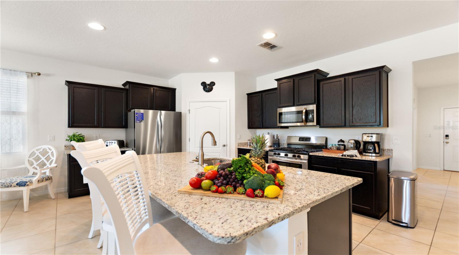 DAVENPORT, Florida 33837, 7 Bedrooms Bedrooms, ,5 BathroomsBathrooms,Residential,For Sale,OAK SHADOW,0,MFRO6324182