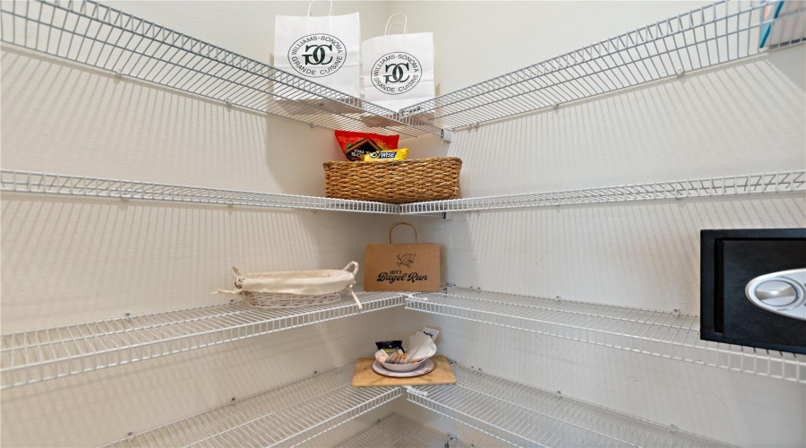 DAVENPORT, Florida 33837, 7 Bedrooms Bedrooms, ,5 BathroomsBathrooms,Residential,For Sale,OAK SHADOW,0,MFRO6324182