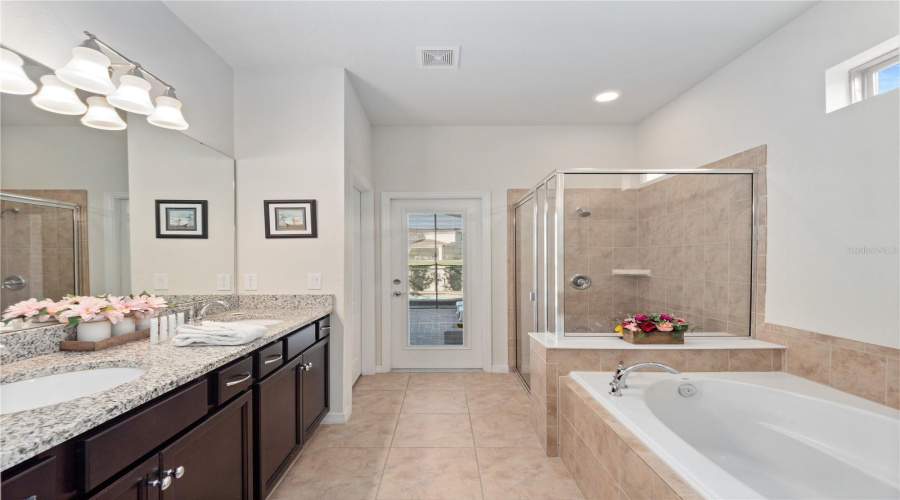 KISSIMMEE, Florida 34747, 8 Bedrooms Bedrooms, ,6 BathroomsBathrooms,Residential,For Sale,LIMA,0,MFRO6324211