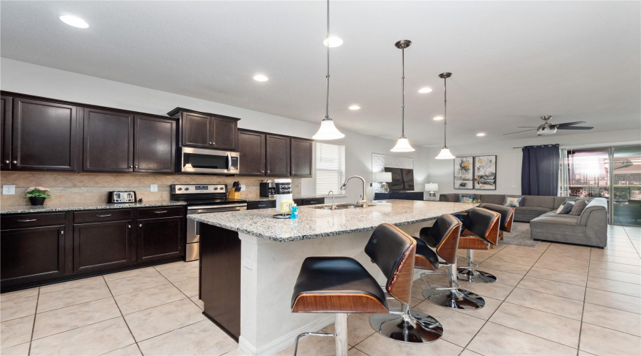 KISSIMMEE, Florida 34747, 8 Bedrooms Bedrooms, ,6 BathroomsBathrooms,Residential,For Sale,LIMA,0,MFRO6324211