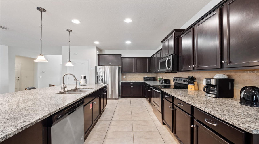 KISSIMMEE, Florida 34747, 8 Bedrooms Bedrooms, ,6 BathroomsBathrooms,Residential,For Sale,LIMA,0,MFRO6324211