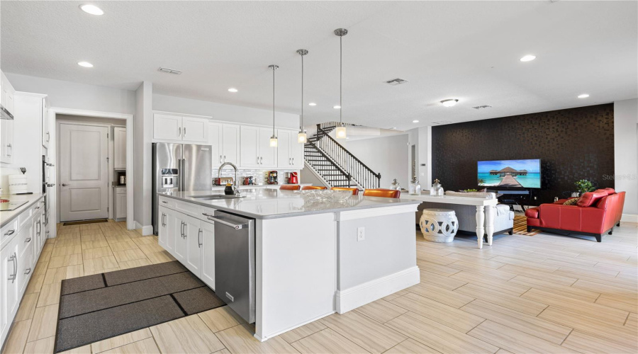 ORLANDO, Florida 32836, 8 Bedrooms Bedrooms, ,6 BathroomsBathrooms,Residential,For Sale,DOTH,0,MFRO6323665