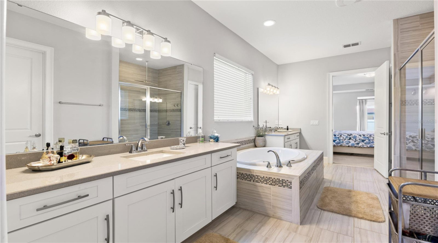 ORLANDO, Florida 32836, 8 Bedrooms Bedrooms, ,6 BathroomsBathrooms,Residential,For Sale,DOTH,0,MFRO6323665