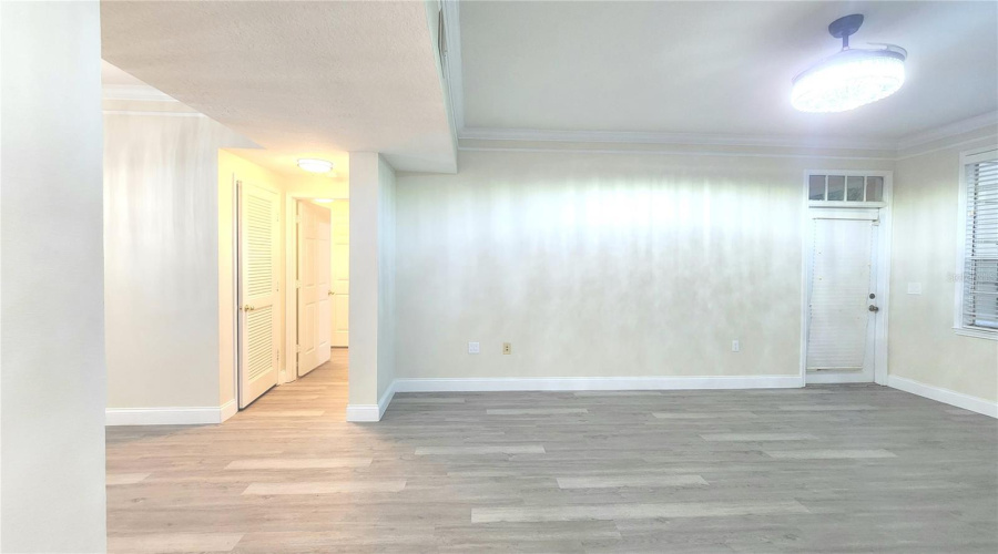ENTRYWAY TO PRIMARY SUITE!