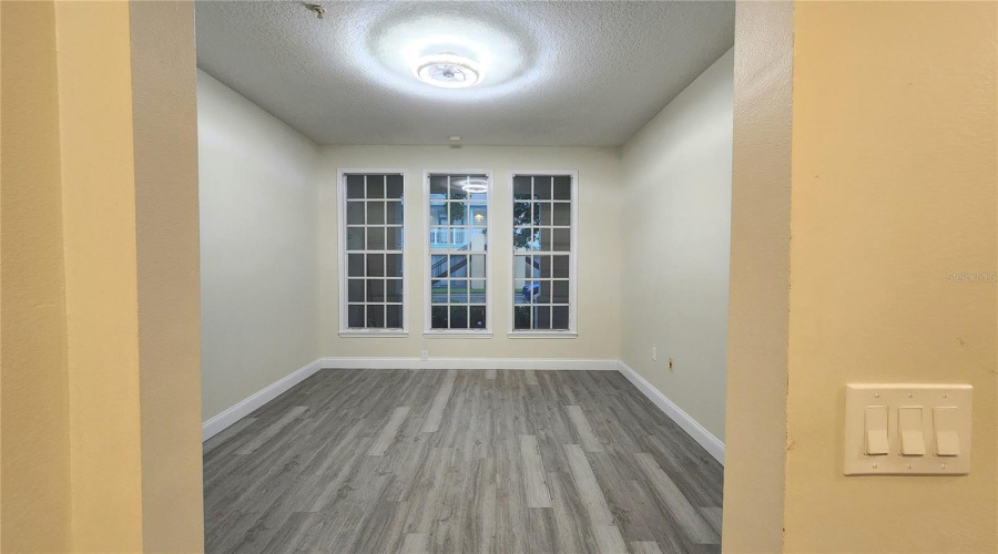 OVERSIZED PRIMARY BEDROOM!