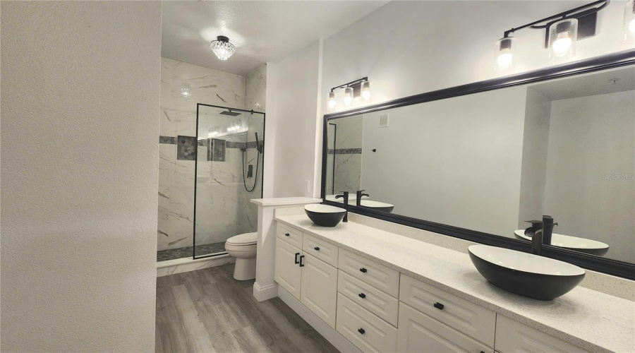 FULLY UPDATED MASTER BATHROOM!