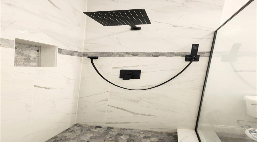 RAIN SHOWER HEAD!